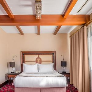 Standard Zimmer mit Kingsize-Bett